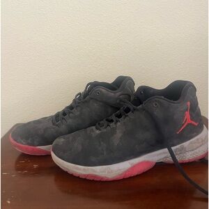 Retro Jordan shoe size 7 youth